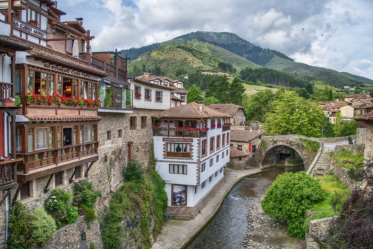 Tour de 6 días por Asturias: Cudillero y playa de las Catedrales