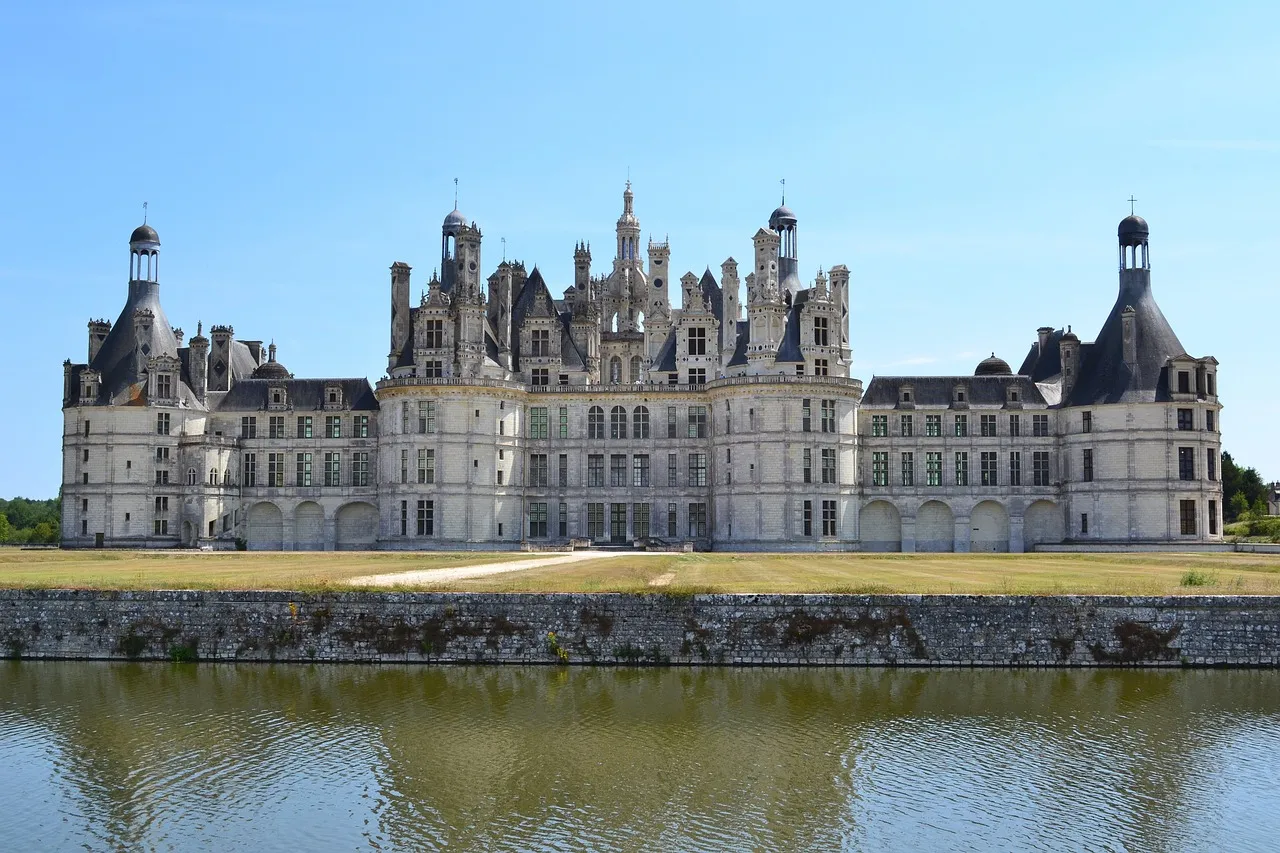 Tour de 8 días desde París: Mont Saint-Michel y castillos del Loira